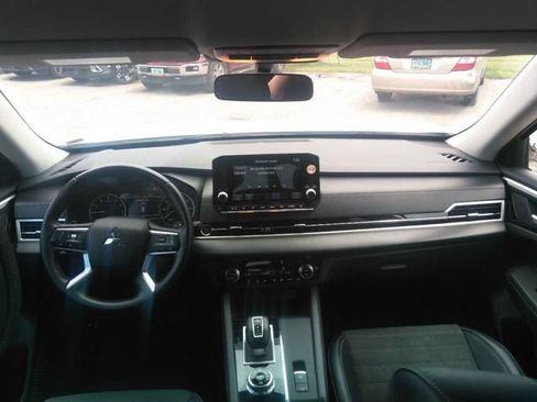 Used 2024 Mitsubishi Outlander SE AWD/4WD image 12