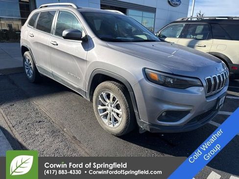 Used 2019 Jeep Cherokee Latitude w/ Cold Weather Group image 3