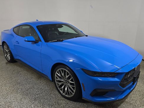 Used 2025 Ford Mustang Premium image 3