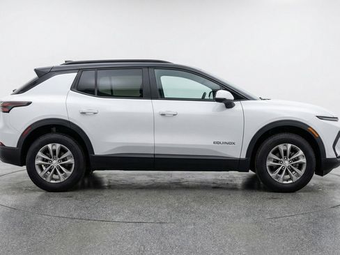Used 2025 Chevrolet Equinox LT FWD image 11