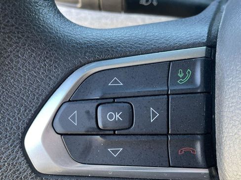 Used 2025 Jeep Compass Sport image 15