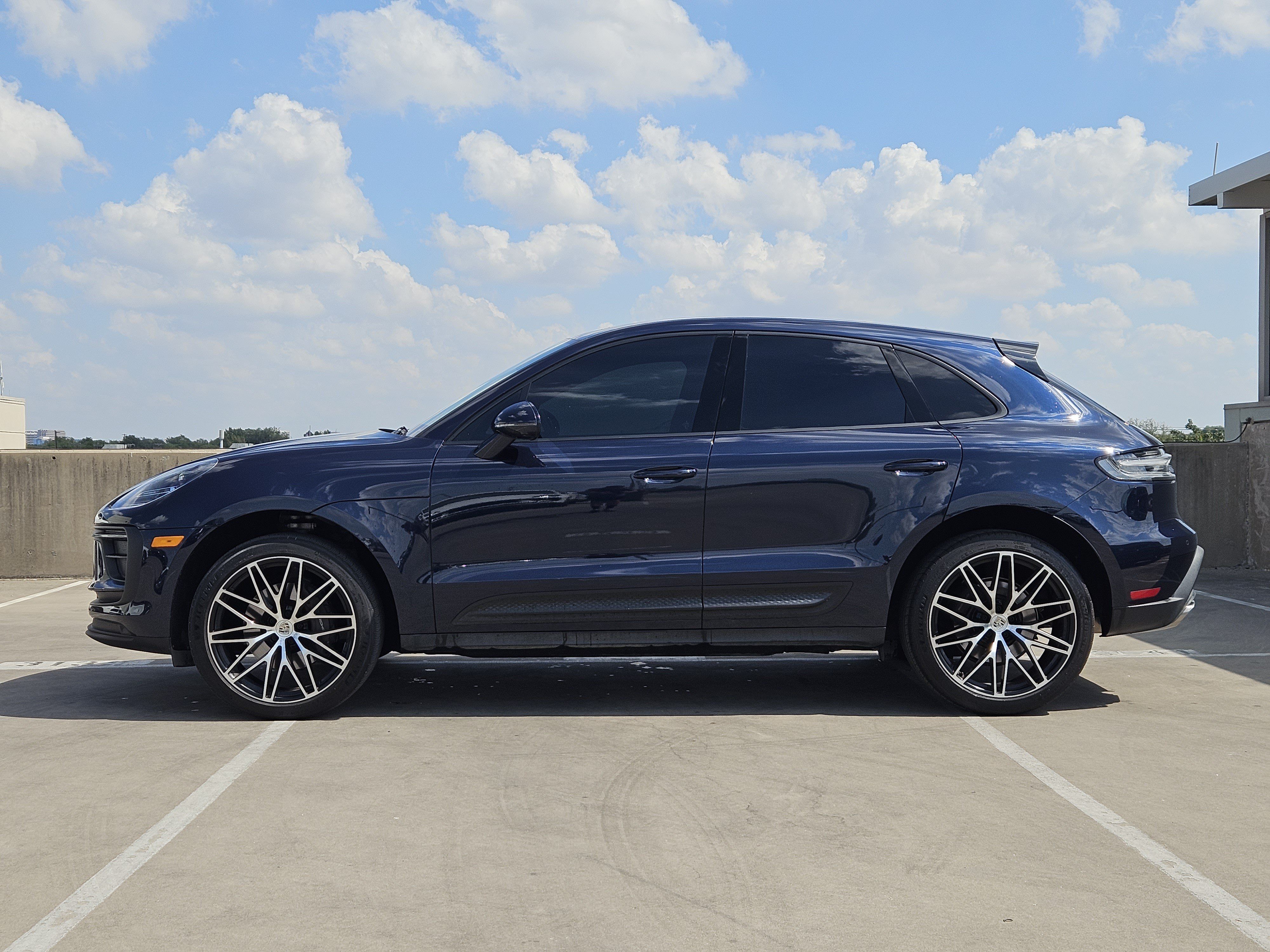 Certified 2023 Porsche Macan AWD/4WD image 2