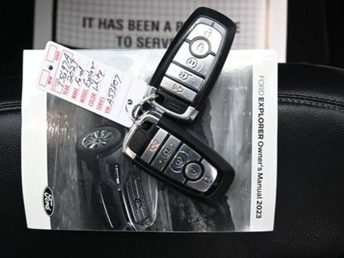 Used 2023 Ford Explorer Limited w/ Limited Technology Package image 13