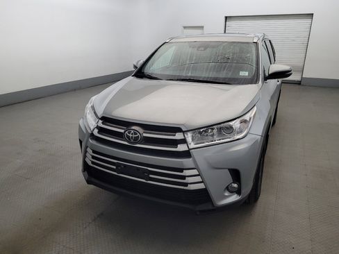 Used 2019 Toyota Highlander XLE w/ Carpet Mat Package (TMS) image 15