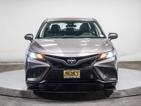 Used 2021 Toyota Camry SE image 6