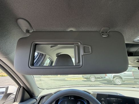 Used 2025 Hyundai Elantra SE FWD image 29