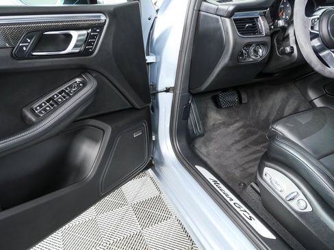 Certified 2017 Porsche Macan GTS image 8