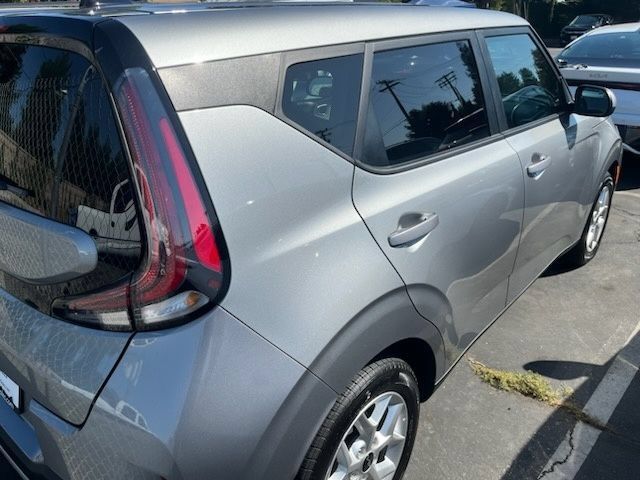 Used 2025 Kia Soul LX w/ LX Technology Package FWD image 7