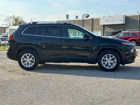 Used 2016 Jeep Cherokee Latitude AWD/4WD image 8