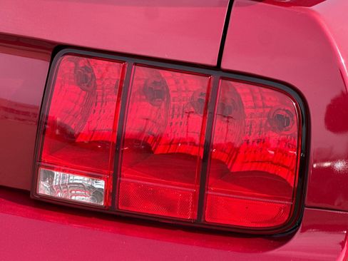 Used 2005 Ford Mustang GT Premium image 46