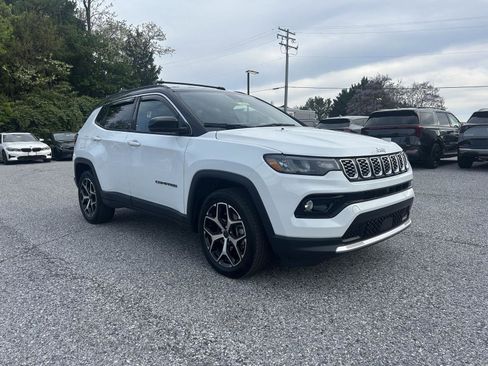 Used 2025 Jeep Compass Limited AWD/4WD image 3