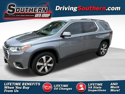 Used 2019 Chevrolet Traverse LT w/ LT Premium Package AWD/4WD image 1