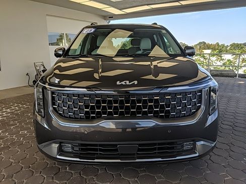 Used 2025 Kia Carnival SX Prestige image 2