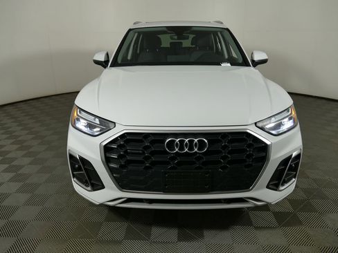 Used 2023 Audi Q5 2.0T Premium w/ Convenience Package AWD/4WD image 2