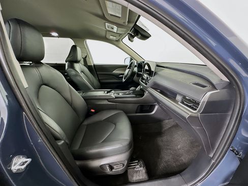 Used 2025 Toyota Grand Highlander XLE image 33