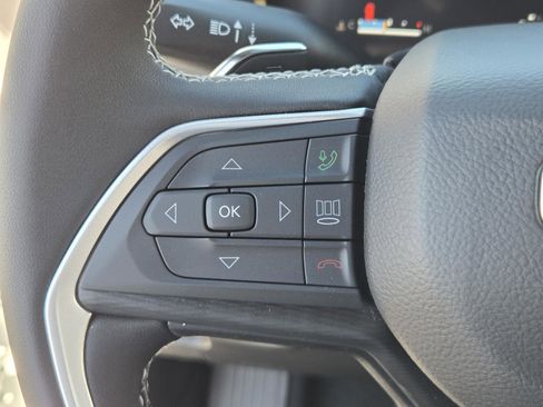 Used 2025 Jeep Grand Cherokee Laredo X image 18