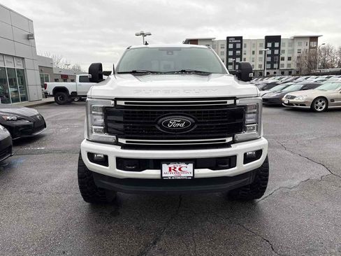 Used 2019 Ford F250 Platinum w/ Platinum Ultimate Package image 3