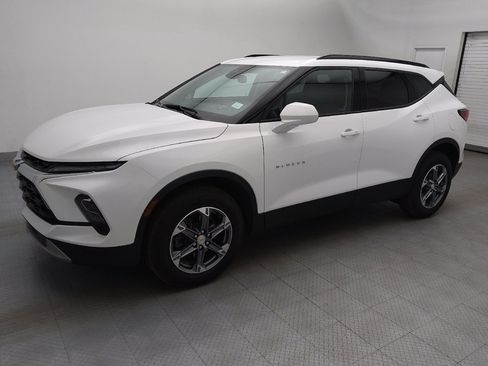 Used 2024 Chevrolet Blazer LT w/ Convenience Package FWD image 2