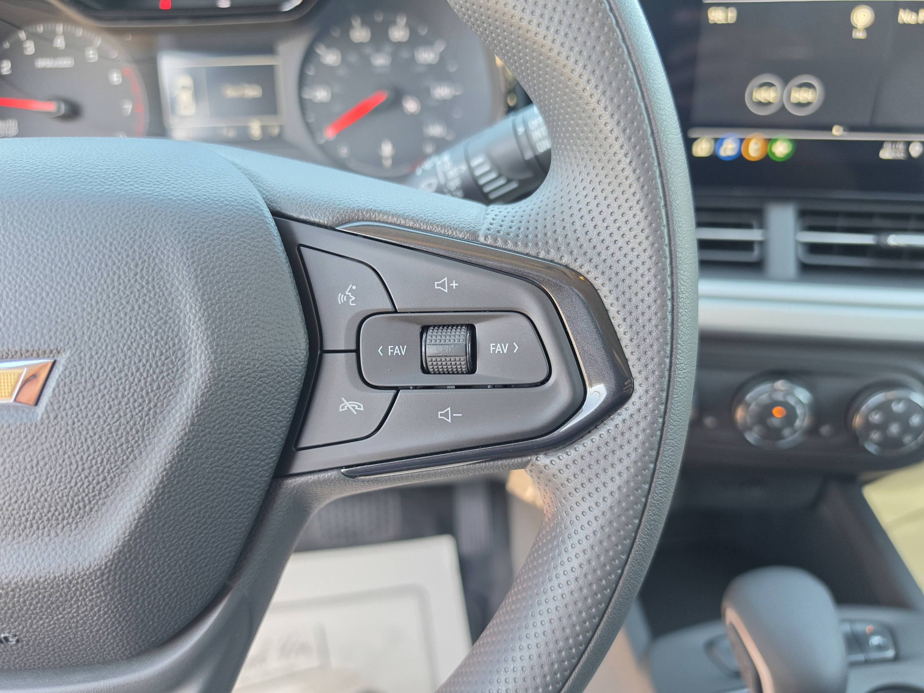 New 2026 Chevrolet Trax LS w/ LS Convenience Package FWD image 31