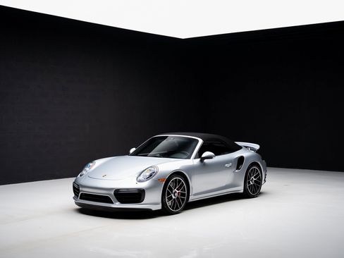 Used 2017 Porsche 911 Turbo image 4