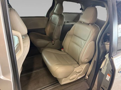 Used 2016 Toyota Sienna XLE AWD/4WD image 22