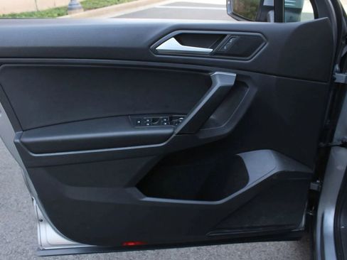 Used 2019 Volkswagen Tiguan SE w/ Panoramic Sunroof Package image 15