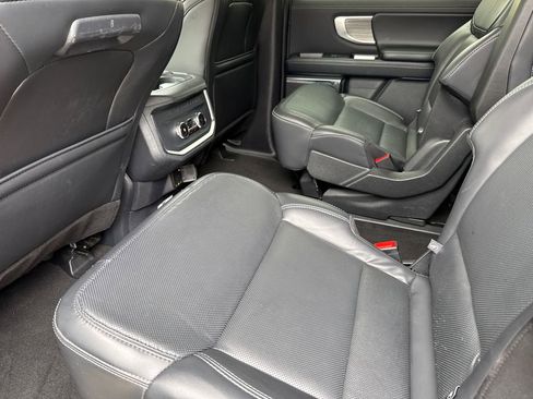 Used 2025 Ford Expedition Platinum image 17