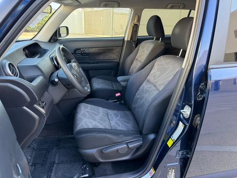 Used 2013 Scion xB FWD image 9