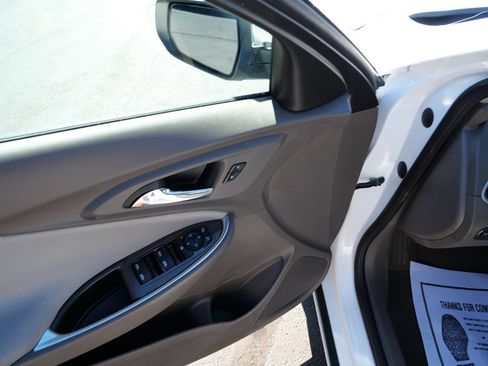 Used 2022 Chevrolet Malibu LT FWD image 15