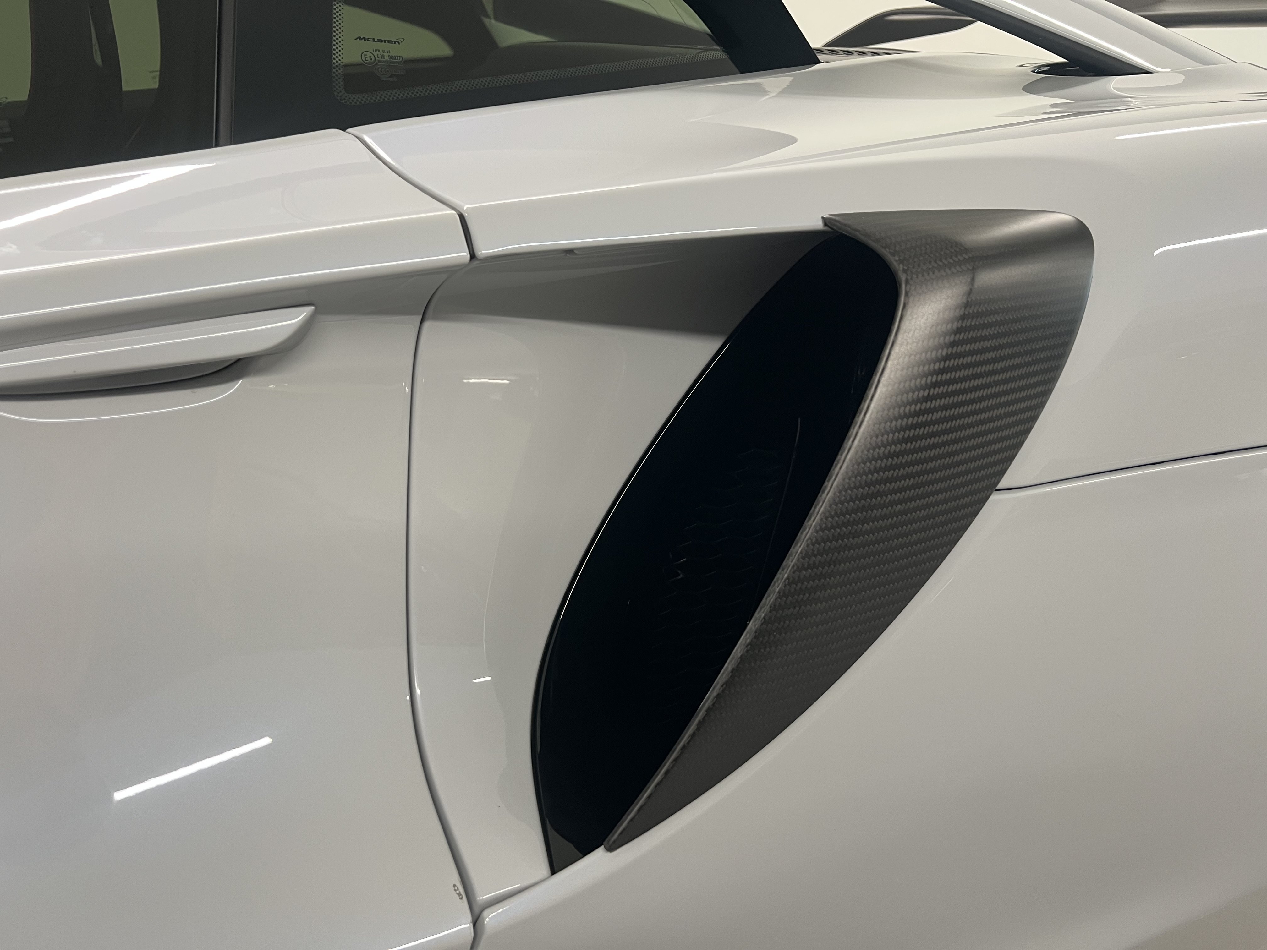 Used 2023 McLaren Artura RWD image 20
