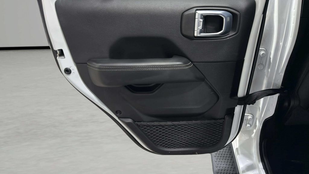 Used 2021 Jeep Wrangler Unlimited Sahara w/ Uconnect 4C Nav & Sound Group AWD/4WD image 16