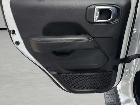 Used 2021 Jeep Wrangler Unlimited Sahara w/ Uconnect 4C Nav & Sound Group AWD/4WD image 16