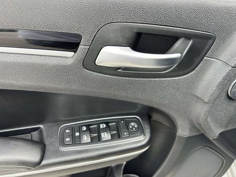 Used 2018 Chrysler 300 S w/ S Model Appearance Package RWD image 15