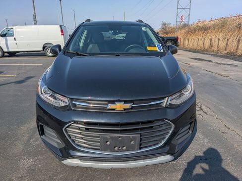Used 2020 Chevrolet Trax LT w/ LT Convenience Package image 2