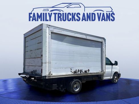 Used 2017 Chevrolet Express 4500 RWD image 4