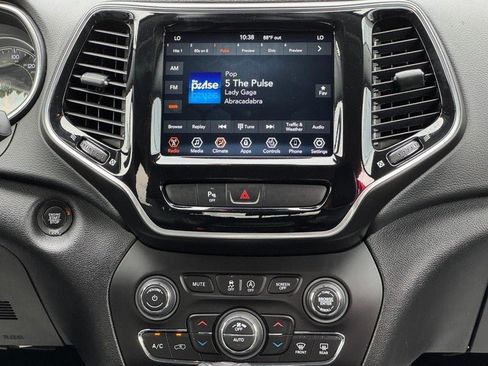 Used 2019 Jeep Cherokee Limited AWD/4WD image 14