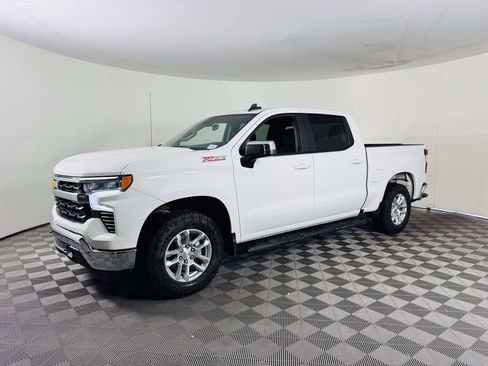 Used 2023 Chevrolet Silverado 1500 LT w/ Z71 Off-Road Package AWD/4WD image 4