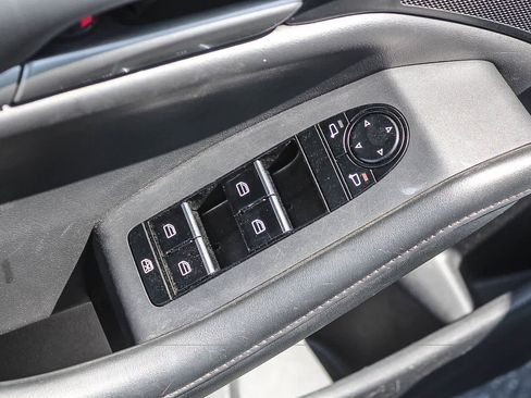 Used 2020 MAZDA MAZDA3 Hatchback FWD image 26