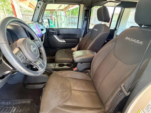 Used 2017 Jeep Wrangler Unlimited Sahara w/ Connectivity Group AWD/4WD image 19