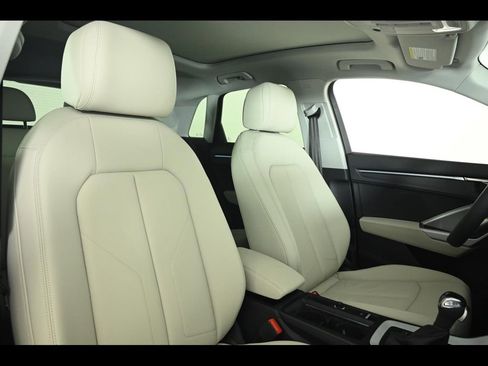 New 2025 Audi Q3 2.0T Premium Plus image 16