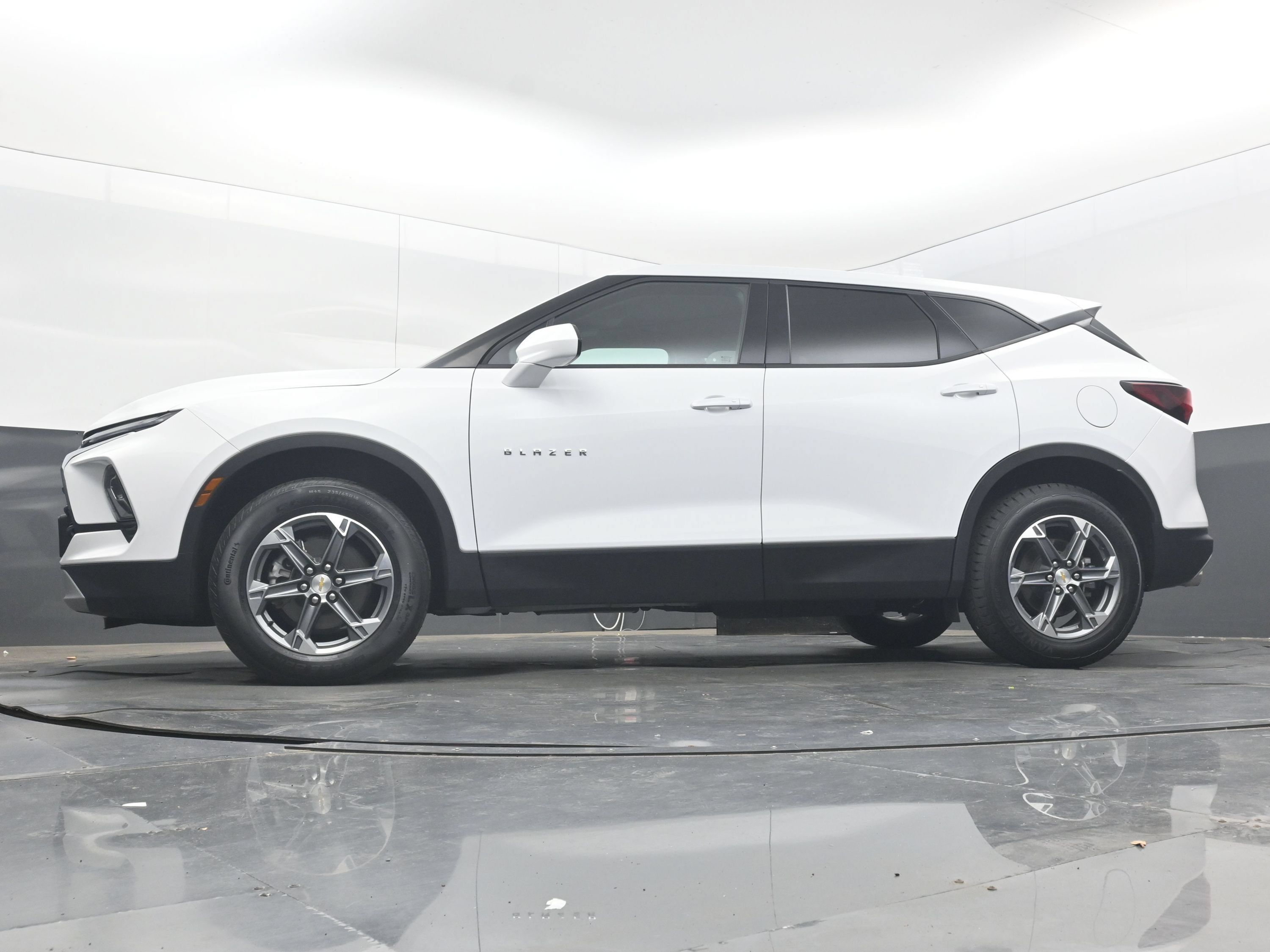 Used 2025 Chevrolet Blazer LT FWD image 26
