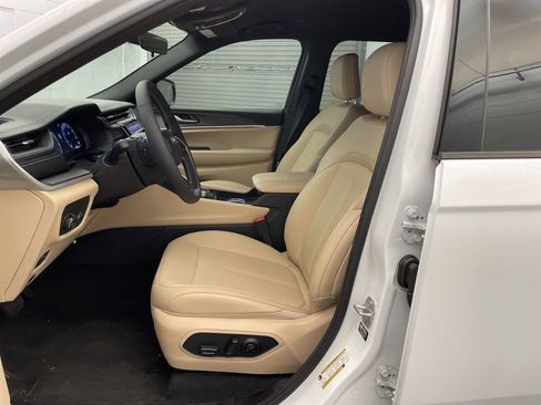 New 2025 Jeep Grand Cherokee L Limited image 16