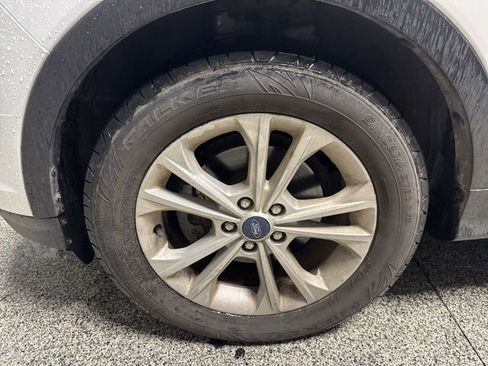 Used 2018 Ford Escape SEL FWD image 3