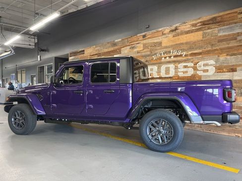 New 2026 Jeep Gladiator Sport image 19