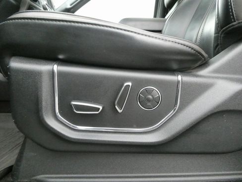 Used 2017 Ford F150 Platinum w/ Equipment Group 701A Luxury image 6