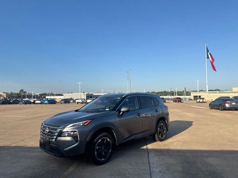 Used 2024 Nissan Rogue SV w/ SV Premium Package FWD image 9
