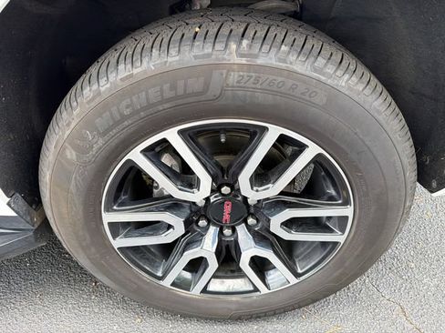 Used 2022 GMC Yukon AT4 w/ Technology Package AWD/4WD image 12