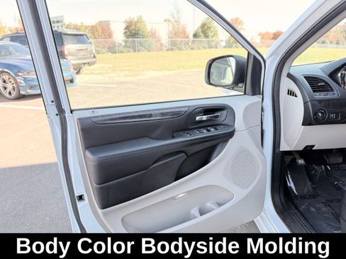 Used 2016 Dodge Grand Caravan SE w/ Quick Order Package 29E SE image 12