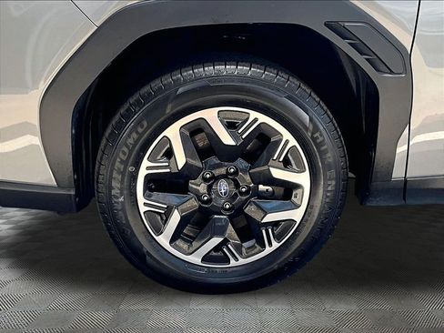 Used 2025 Subaru Forester Premium AWD/4WD image 30