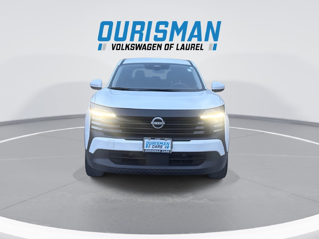 Used 2025 Nissan Kicks SV AWD/4WD image 3